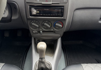 Подержанный автомобиль Hyundai Accent Sedan 2010 года (11 фото)