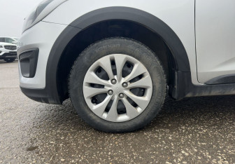 Подержанный автомобиль Kia Rio Hatchback 2019 года (14 фото)