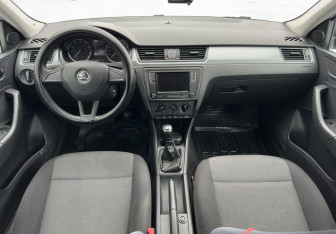 Подержанный автомобиль Skoda Rapid Liftback 2017 года (10 фото)