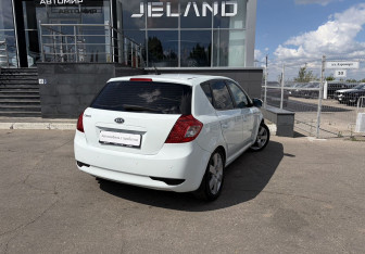 Подержанный автомобиль Kia Ceed Hatchback 2011 года (5 фото)