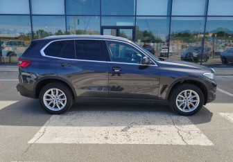 Подержанный автомобиль BMW X5 2019 года (6 фото)