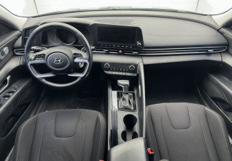 Подержанный автомобиль Hyundai Elantra Sedan 2021 года (10 фото)