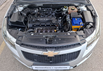 Подержанный автомобиль Chevrolet Cruze Hatchback 2012 года (13 фото)