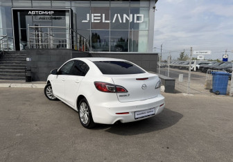 Подержанный автомобиль Mazda 3 Sedan 2013 года (7 фото)