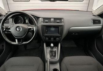 Подержанный автомобиль Volkswagen Jetta Sedan 2014 года (10 фото)