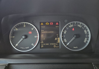 Подержанный автомобиль Land Rover Discovery 2012 года (9 фото)
