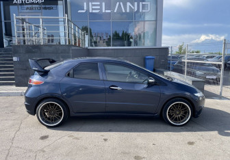 Подержанный автомобиль Honda Civic Hatchback 2008 года (4 фото)