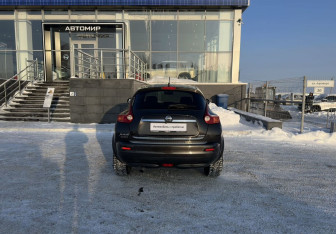 Подержанный автомобиль Nissan Juke 2012 года (6 фото)