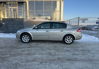 Подержанный автомобиль Renault Megane Sedan 2008 года (8 фото)