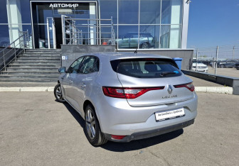 Подержанный автомобиль Renault Megane Hatchback 2018 года (7 фото)