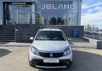 Подержанный автомобиль Renault Sandero 2013 года (2 фото)