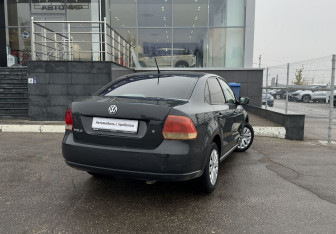 Подержанный автомобиль Volkswagen Polo Sedan 2013 года (5 фото)